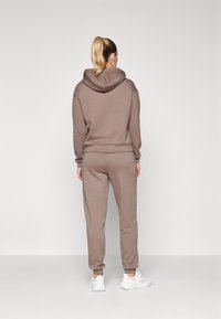 ONLY Play ONPLOUNGE LIFE REG NOOS - Treningo apatinė dalis - walnut
