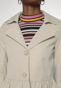 ONLY Petite Tunn jacka - beige