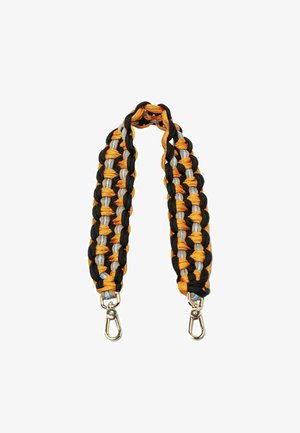 Vlechtband in zwart, oranje en grijs met twee metalen clips. Textuur aan de oppervlakte; stevig en duurzaam ontwerp voor een veilige bevestiging.