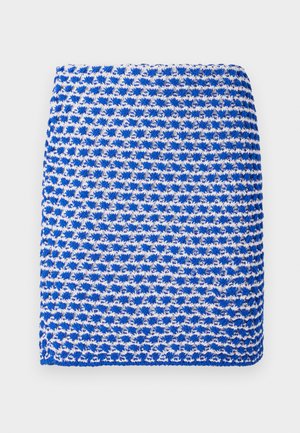 Blauwe en witte gebreide sjaal met een patroon, voorzien van een gestructureerde weving en rechthoekige vorm, gemaakt van een lichtgewicht stof.