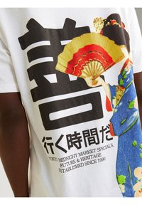 Jack & Jones JORTOKYO MARKET TEE  CREW NECK - T-shirts med print - bright white print:black script