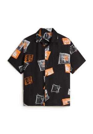Schwarzes Kurzarmhemd mit bunten quadratischen Mustern in Orange und Weiß. Verfügt über einen Kragen und eine Brusttasche. Hergestellt aus leichtem Material.