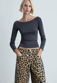 Non sélectionné, dark grey