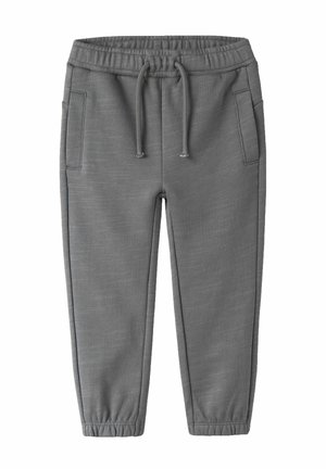 Pantalon de survêtement gris pour enfants avec taille élastique, cordon de serrage, poches latérales et poignets élastiques sur fond blanc.