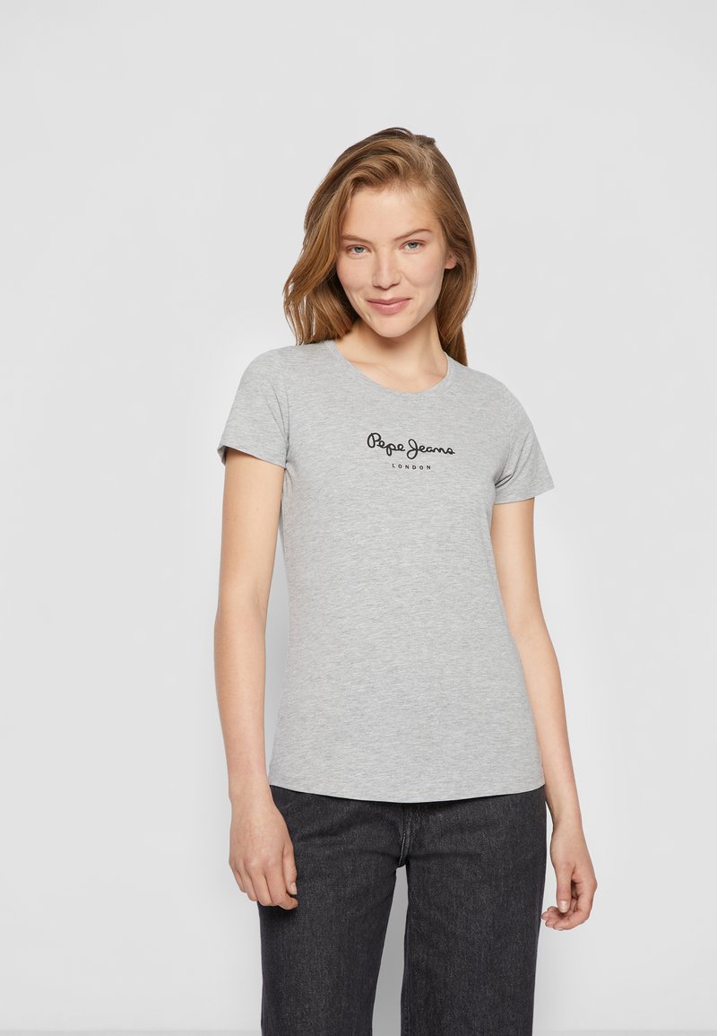 T-shirt in cotone grigio con maniche corte e scollo rotondo. Presenta il logo nero "Pepe Jeans London" stampato sulla parte anteriore.