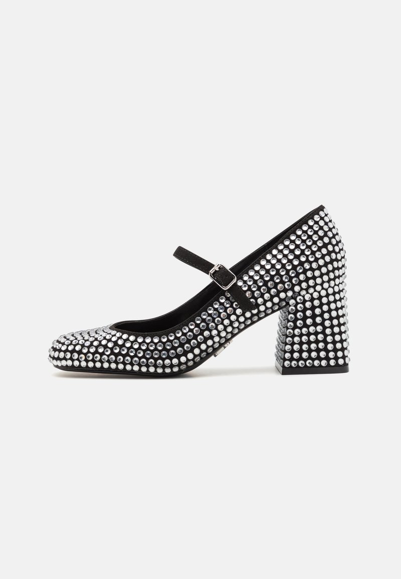 Chaussure Mary Jane noire à talon haut ornée de strass argentés, dotée d'un bout arrondi, d'une sangle avec boucle, et d'un talon bloc épais et texturé.