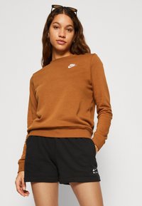 Nike Sportswear CLUB CREW - Camisola - ale brown/white