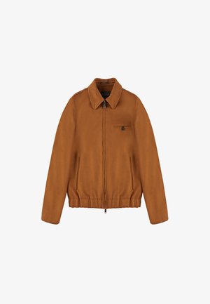 Bruine ritsjack met een omklapbare kraag, zijzakken en een borstzak, met een gladde textuur en een elastische zoom.