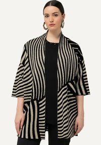 Ulla Popken JACQUARD STEHKRAGEN HALBARM - Cardigan - light champagne