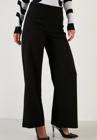 LELA Nohavice - black