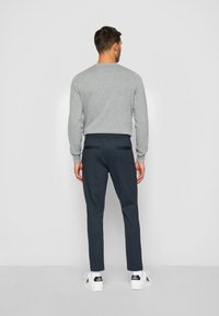 Kronstadt CLUB TEXTURE - Chino - black