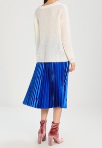 Gestuz Strickpullover - white