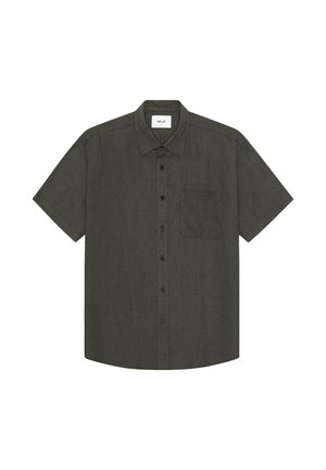Chemise vert foncé à manches courtes avec boutons, col et poche poitrine gauche, présentée sur fond blanc.