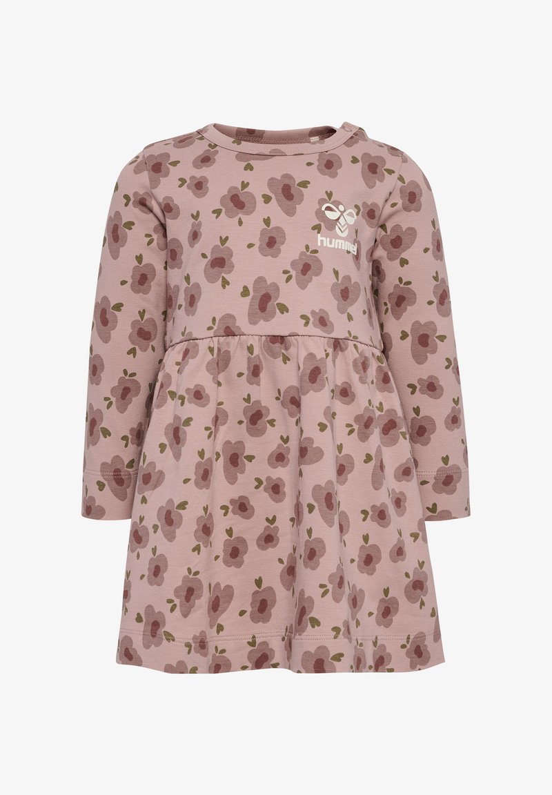 Langärmliges pinkes Kleid mit floralem Muster in Weinrot und Grün. Verfügt über eine geraffte Taille, einen runden Ausschnitt und ein aufgedrucktes Logo auf der Brust.