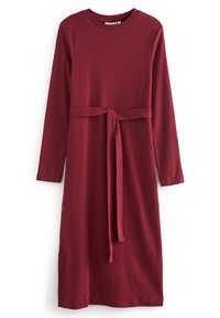 Langärmliges, geripptes Kleid in Burgunderrot mit rundem Ausschnitt und passendem, tailliertem Gürtel für eine figurbetonte Silhouette. Glatte Textur und angemessene Länge.
