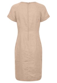 Beige linnedress med korte ærmer og en tætsiddende design, med en lynlås bagpå og en glat tekstur. Enkel og minimalistisk stil.
