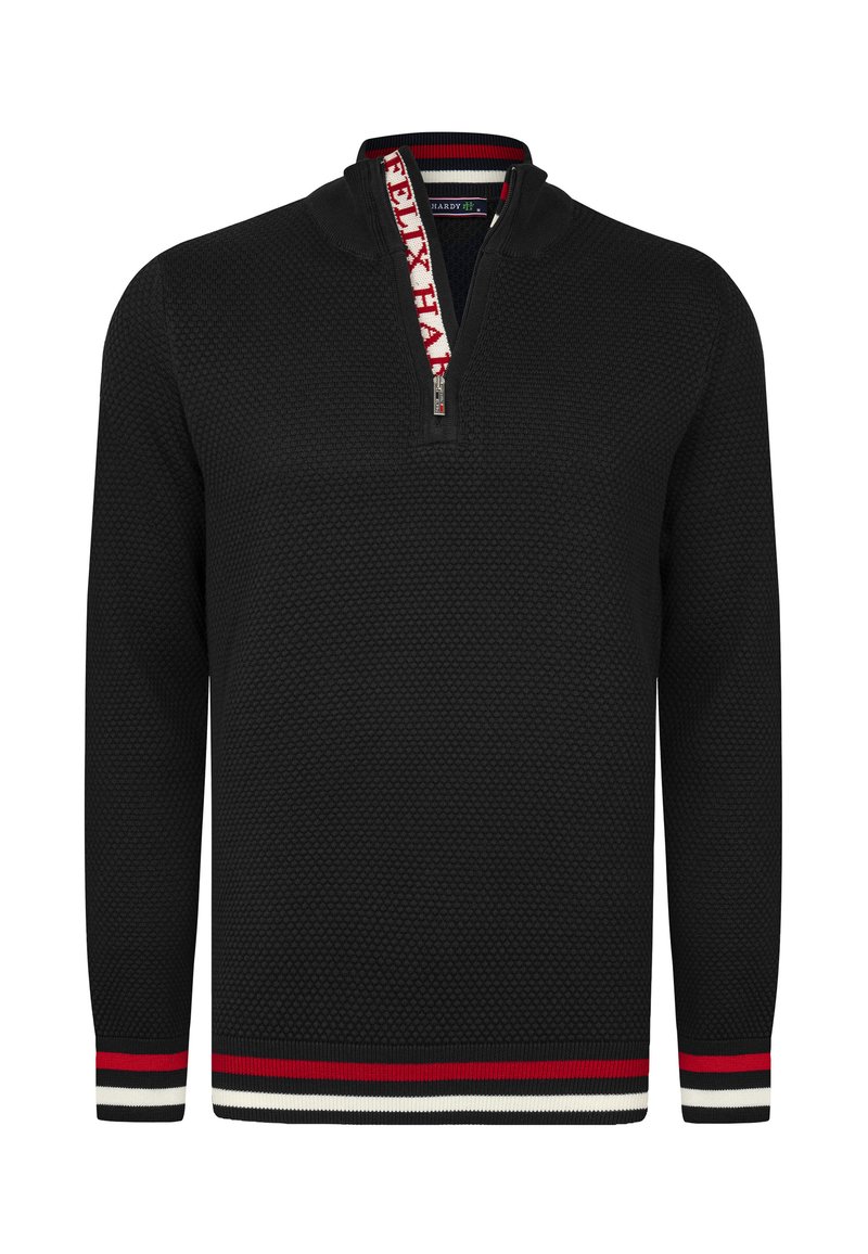 Pulóver negro texturizado con un cuello de media cremallera, que presenta un ribete a rayas en rojo, blanco y azul marino a lo largo del cuello y las mangas.