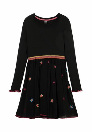 Robe noire à manches longues avec ceinture pailletée arc-en-ciel et broderie colorée d'étoiles sur la jupe, avec des poignets et un ourlet bordés de rose.