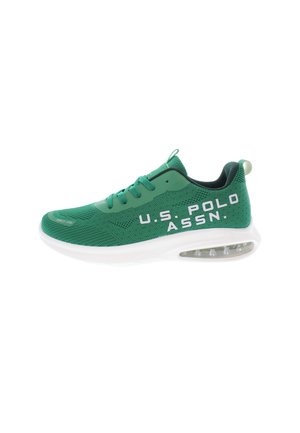 Scarpa sportiva verde realizzata in mesh traspirante con suola bianca, caratterizzata dal logo "U.S. POLO ASSN." e da un elemento di ammortizzazione d'aria trasparente.