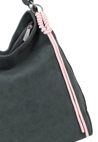 Borsa in morbida pelle nera con un design morbido. Presenta dettagli in cordino testurizzato rosa e una chiusura con zip argentata per una funzionalità pratica.