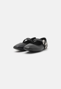 RAID JERRI - Bailarinas con hebilla - black