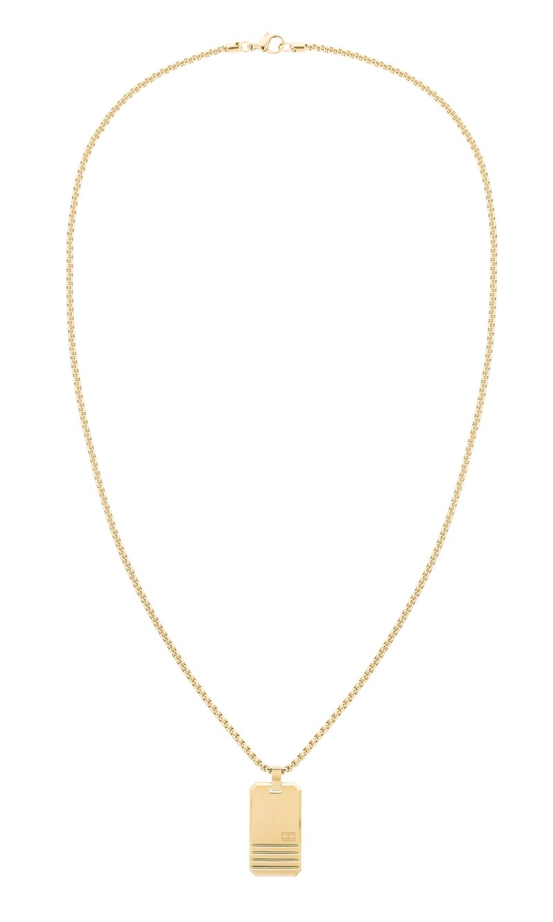 Collana in oro con ciondolo rettangolare caratterizzato da una superficie liscia e linee incise parallele nella parte inferiore.