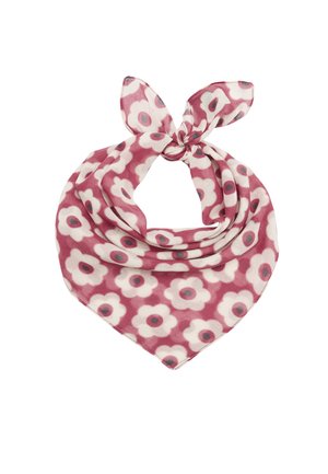 Różowo-biały szal w kwiatowy wzór, związany luźnym supełkiem, z końcami wystającymi do góry na białym tle.