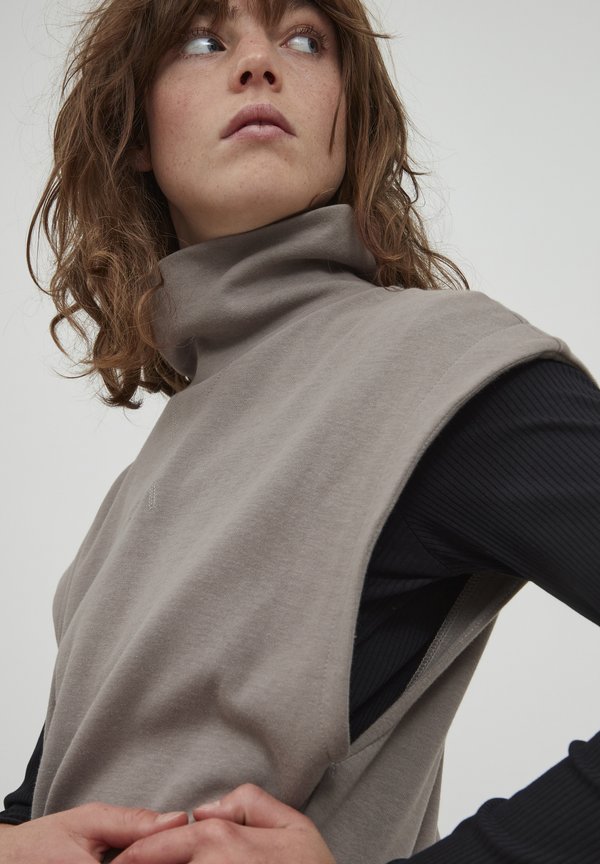 IHJicinta - Basic T-shirt - driftwood2