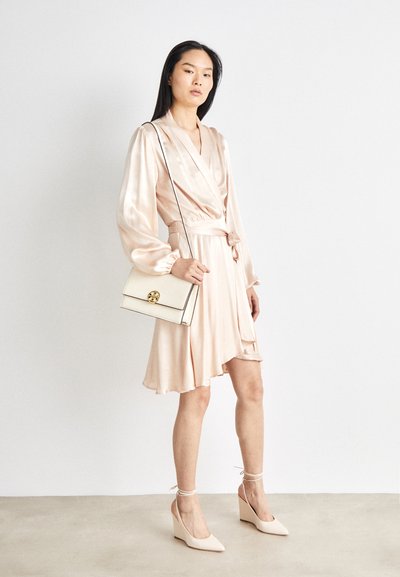 Tory Burch MILLER SHOULDER BAG - Olkalaukku - light cream