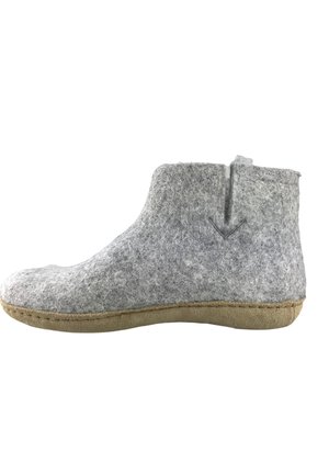Slippers - light grey