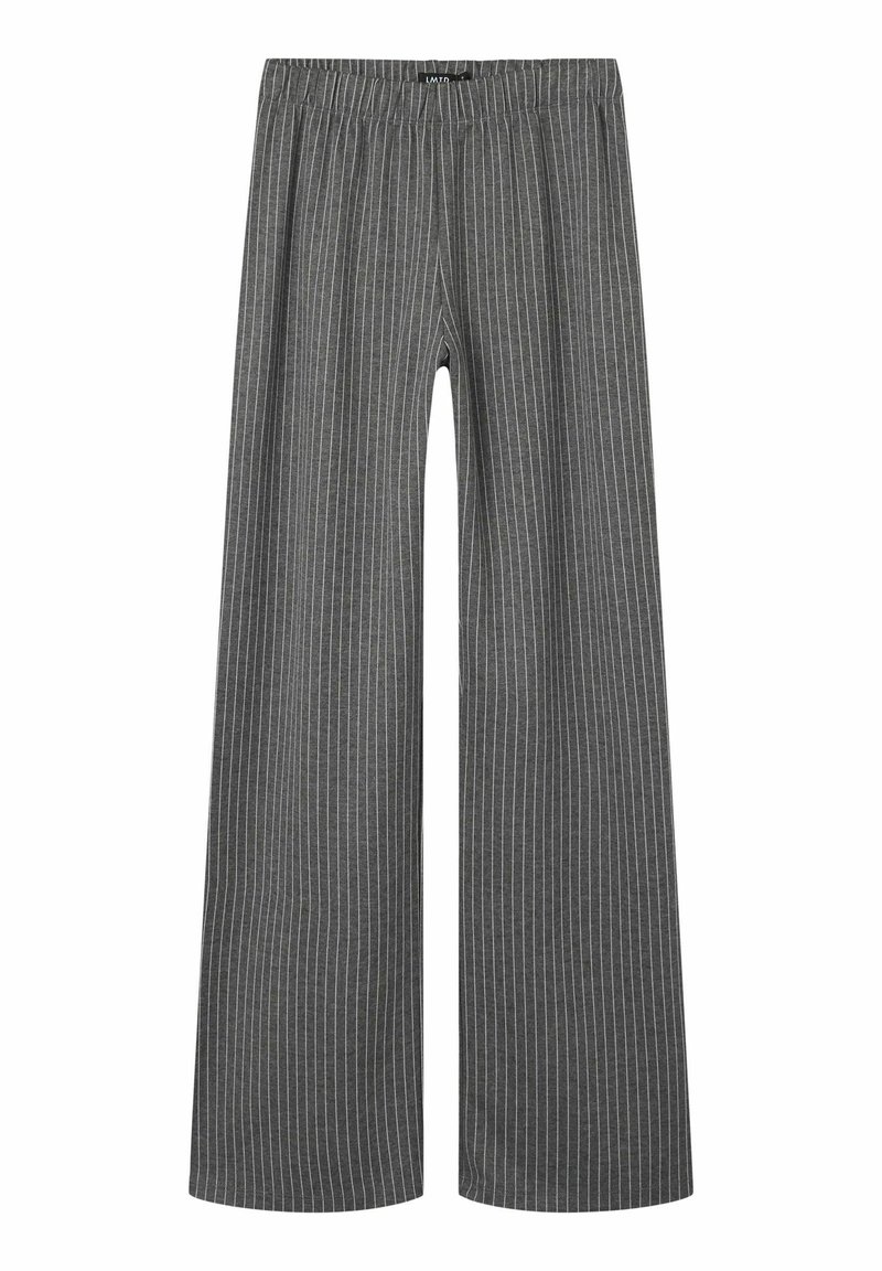 Pantalons larges gris avec des rayures verticales blanches, taille élastique et texture lisse. Design simple avec une coupe décontractée.