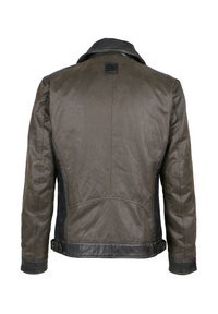 Ciemnobrązowa skórzana kurtka z czarnymi akcentami na mankietach i pasie, widoczne przeszycia oraz regulowane boczne klamry, przedstawiona od tyłu.