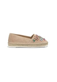 Beige espadrille met een getextureerde suède bovenkant, versierd met kleurrijke bloemversieringen, jute-wikkelde zool en witte rubberen loopvlak.