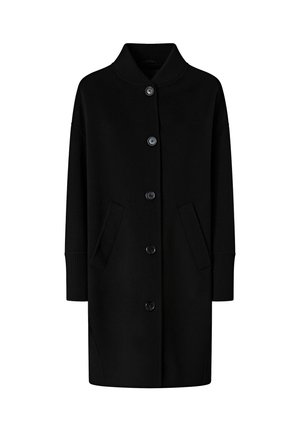 Cappotto lungo nero realizzato in materiale liscio, con colletto alto, bottoni frontali e tasche laterali. Le maniche hanno polsini a coste.