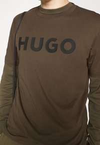 HUGO Printtipaita - dark green
