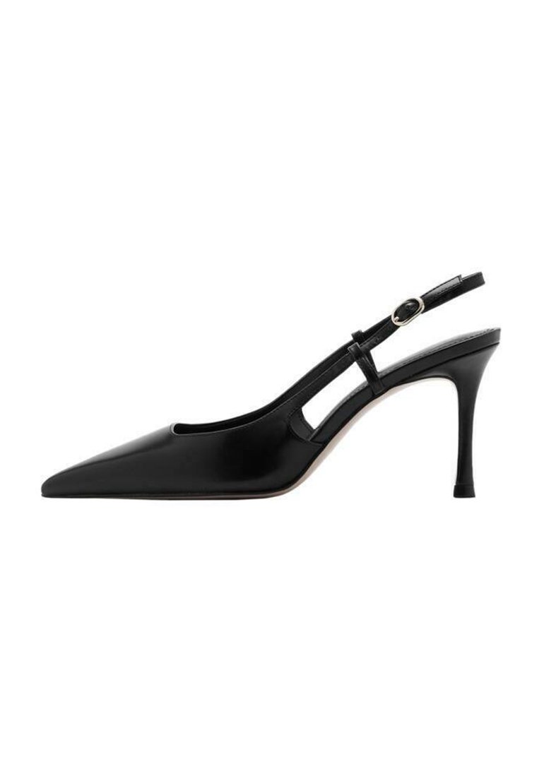 Pompe slingback en cuir noir avec un bout pointu, un talon fin, un design découpé et une sangle à boucle. Texture lisse avec une finition glossy.