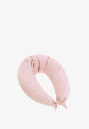 Almohada de lactancia en forma de U de color rosa suave con pequeño patrón floral blanco y extremos atados, diseñada para soporte durante la lactancia.