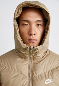 Nike Sportswear PRIMALOFT - Casaco de inverno - khaki/light british tan/sail