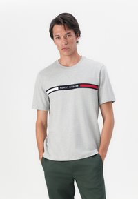 Tommy Hilfiger - T-shirt z nadrukiem