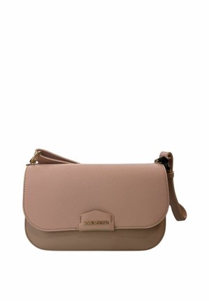 Borsa a tracolla in pelle sintetica testurizzata rosa, con una pattina pieghevole, hardware dorato e una tracolla rimovibile. Presenta un logo del marchio sul davanti.