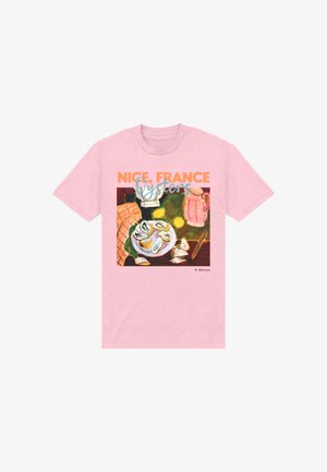 Pinkes T-Shirt mit einem farbenfrohen Stillleben-Druck von Austern, Zitronen und einem Krug, mit Text "Nice, France Oysters" und Künstlerunterschrift "H. Matisse".