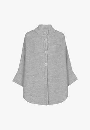 Lichtgrijze gebreide cape met knopen, hoge kraag en brede mouwen, textuurstof, vier grote knopen aan de voorkant.