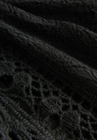 Thumbnail Image 5