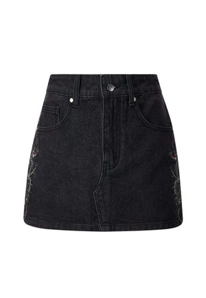 Czarna spódnica dżinsowa z dopasowanym stanem, przednimi kieszeniami i haftem w kwiaty po bokach. Teksturowana tkanina, długość do kolan.