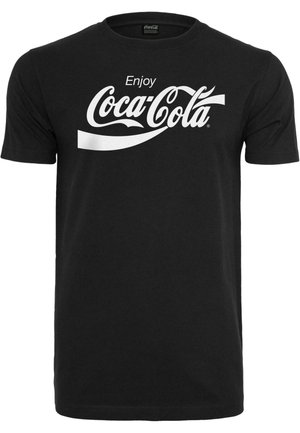 Maglietta nera in cotone con una grande grafica bianca "Enjoy Coca-Cola" in corsivo sul davanti, colletto rotondo e maniche corte.