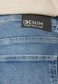 TOM TAILOR DENIM Traperice uskog kroja - mid stone wash denim