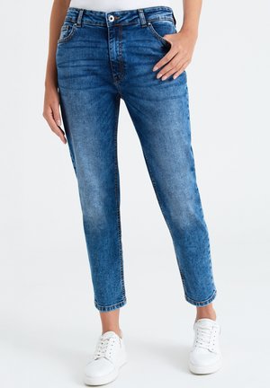 BOYFRIEND - Jeansy Zwężane - blue denim