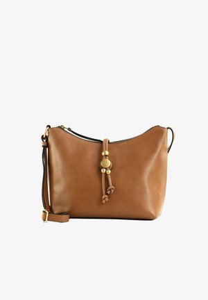 Sac à bandoulière en cuir marron moyen avec bandoulière réglable, perles dorées et détail de fermoir rond sur le devant, fermeture zippée sur le dessus.