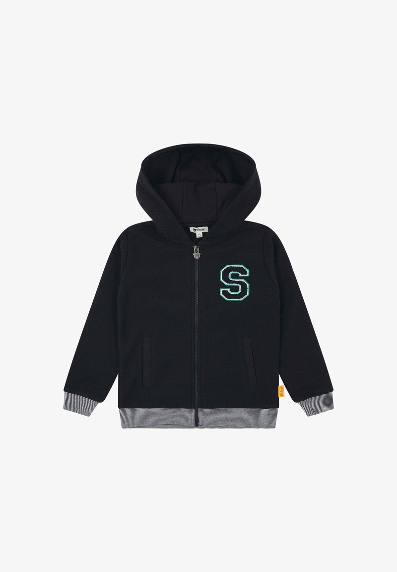 Felpa nera con zip, con una "S" ricamata in verde sul petto, dotata di tasche e dettagli a righe grigie sui polsini e sull'orlo.