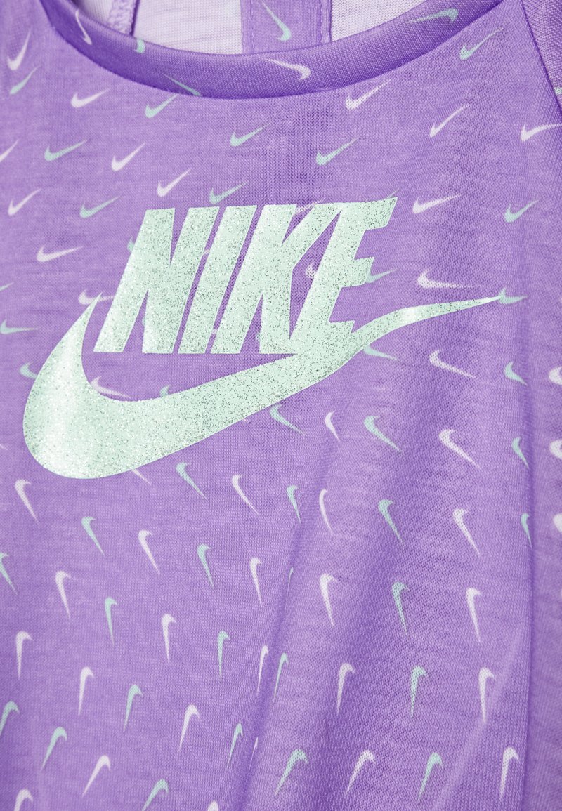 Kinder Freizeitkleider | Nike Sportswear ESSENTIALS DRESS SET Jerseykleid violet shock/mehrfarbig - SW12974 Kinder Freizeitkleider | Nike Sportswear ESSENTIALS DRESS SET Jerseykleid violet shock/mehrfarbig - SW12974
